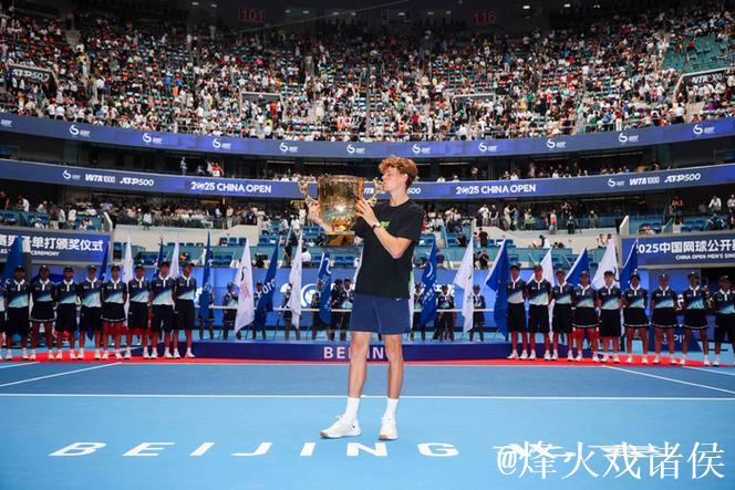 中网综述:辛纳捧杯 女单赛场意外频发 中网综述:辛纳捧杯 女单赛场意外频发